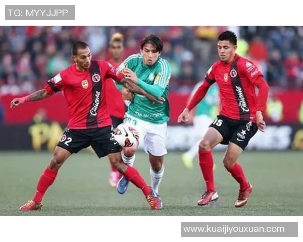 亚特兰特与提华纳的激烈对决揭示足球战术的魅力与挑战