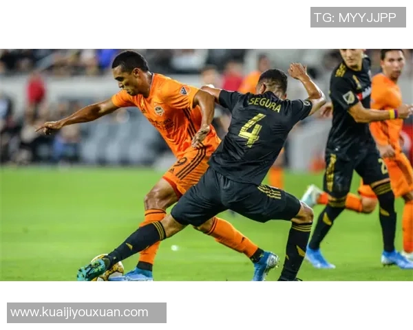 休斯顿迪纳摩与达拉斯FC激战正酣比分悬念不断引人关注