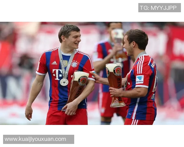 克罗斯：从中场指挥官到足球战术革新者的精彩旅程