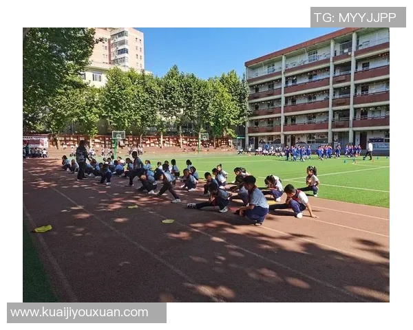 河床与防卫者赛前全面分析及双方战术对比探讨 河床与防卫者赛前全面分析及双方战术对比探讨