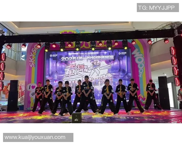 重庆街舞队展现灵活性新高度引领街舞创新潮流